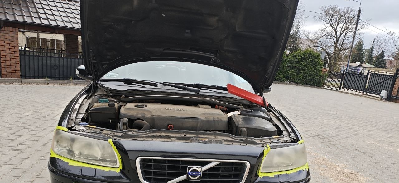 VW z żółtymi reflektorami